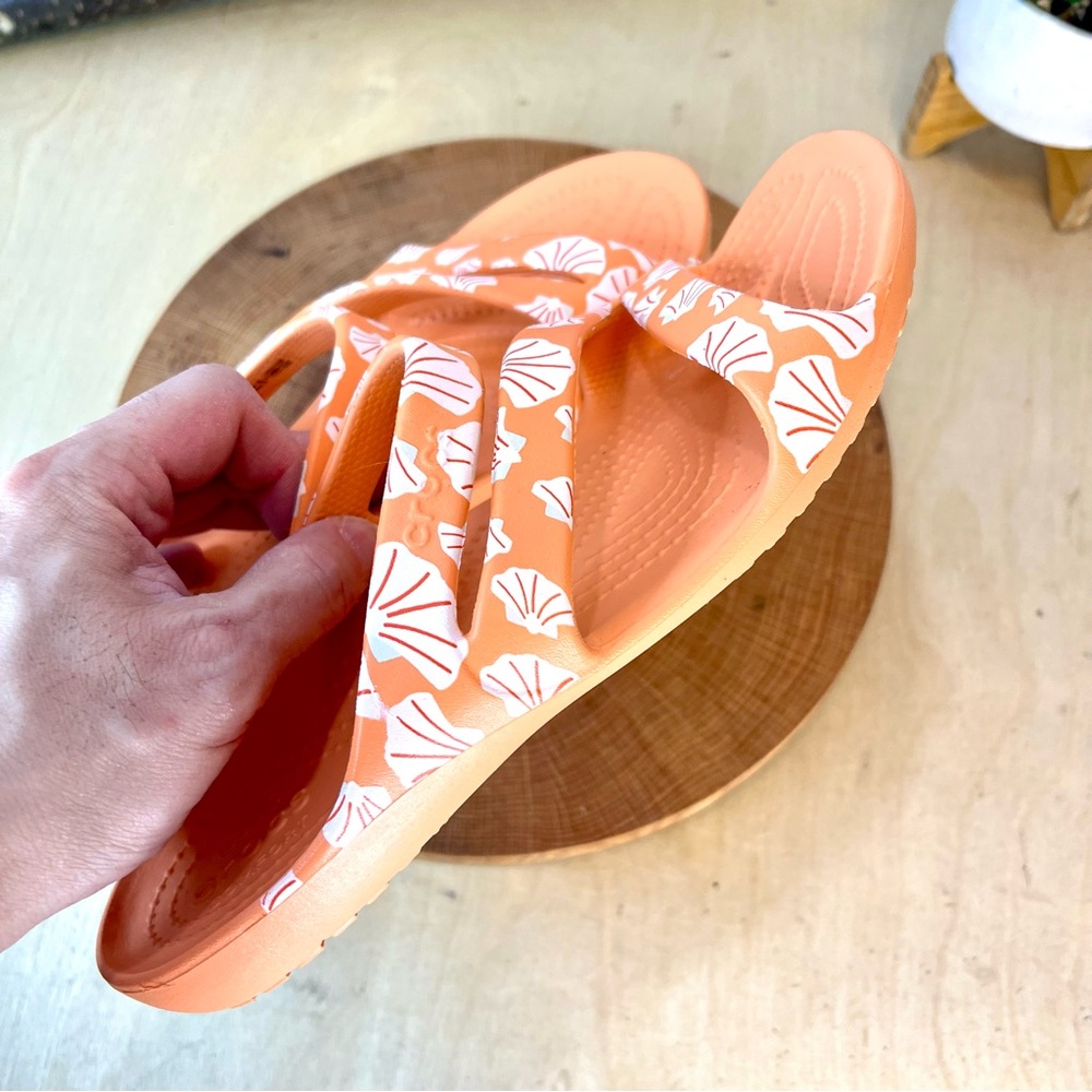 Crocs Kadee II Sandals | Orange with White Seashell Print | Size 8 - Picture 10 of 14